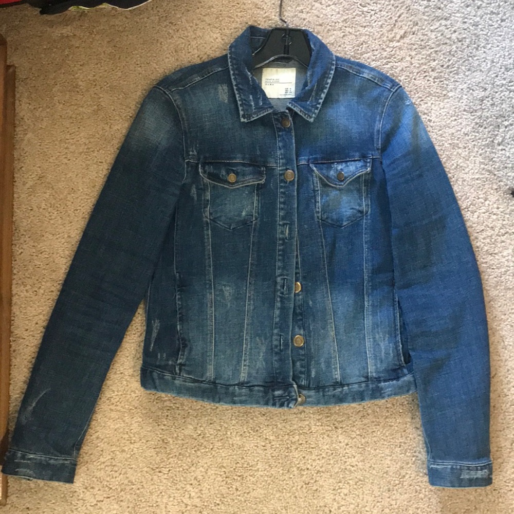 Zara denim Snug fit jacket with button closure.